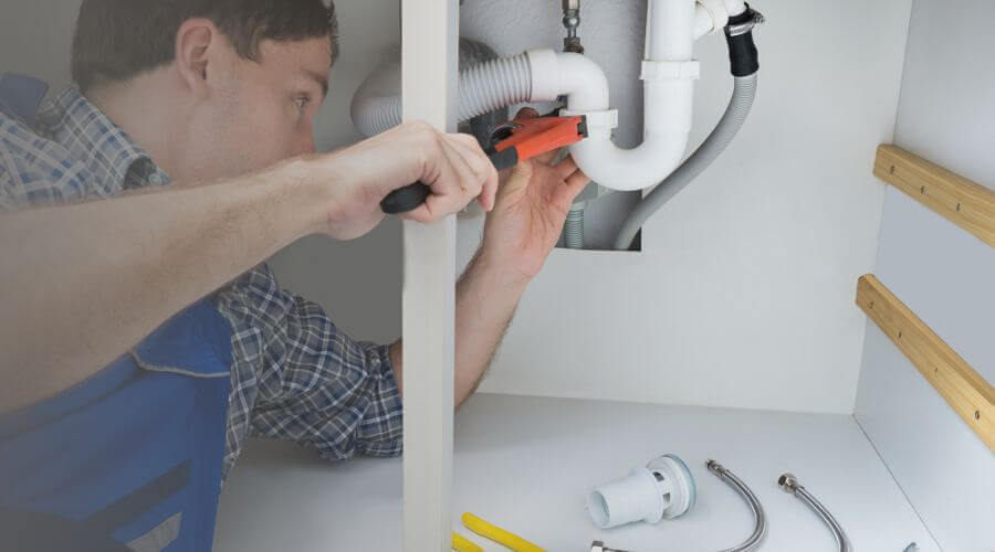 Expert burst pipe repair services in Donie, TX